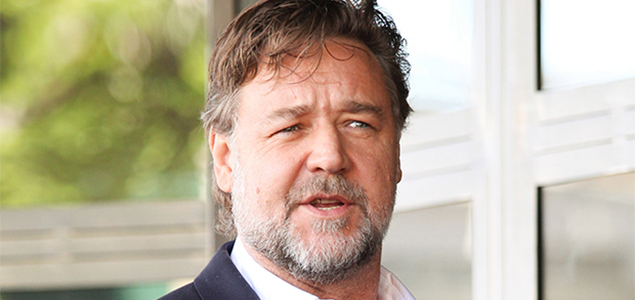 Russell Crowe blasts airline