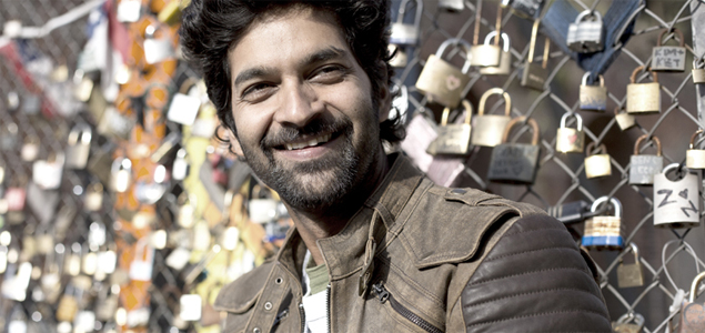 Purab Kohli learns Arabic during Airlift shoot