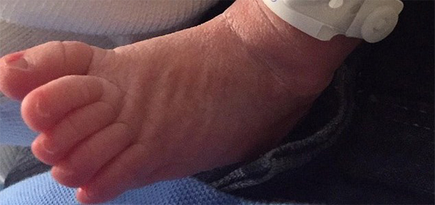 Shakira gives first peek at her newborn son; tweets picture of his foot
