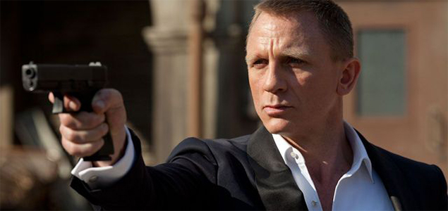 Daniel Craig sprains his knee shooting for new Bond film; films producers in panic