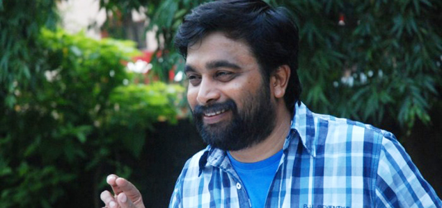 Sasikumar breaks his arm in Thara Thappattai shooting