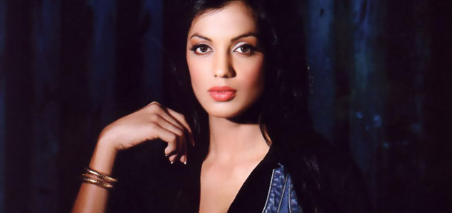 Mugdha Godse in Jayam Rajas Thani Oruvan