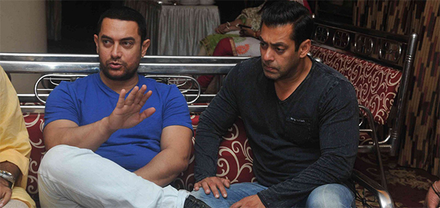 Salman Khan hosts screening of Bajrangi Bhaijaan for Aamir Khan and his family on Eid