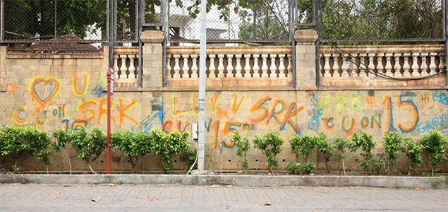 Shah Rukh Khan left shocked by graffiti painted on his houses walls by fans