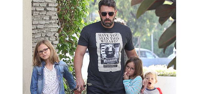 Ben Affleck takes daughters backstage at a Taylor Swift concert