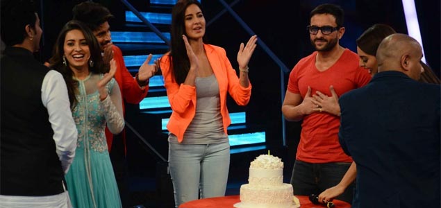 Katrina sings Happy birthday for Saif