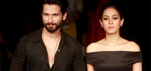 Shahid, Mira hand in hand at Masabas LFW show