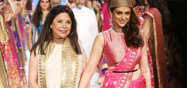 Ritu Kumars ÂVaranasi Weaves at LFW: Ode to weavers, artisans