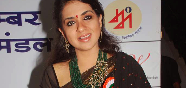 LFW supports Shainas Woven Wonders of Varanasi campaign