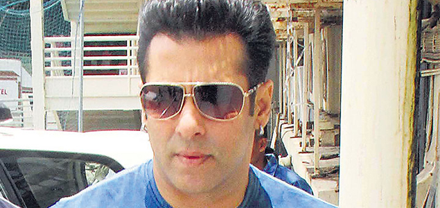 Salman Khan back as Prem, sports desi look