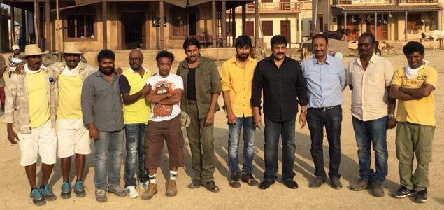 Chiranjeevi visits Sardaar Sets