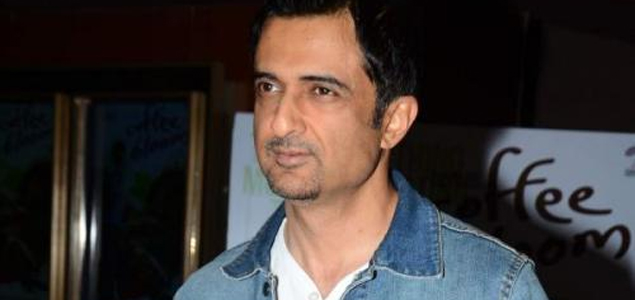 Short kiss or long kiss, how does it matter, questions Sanjay Suri