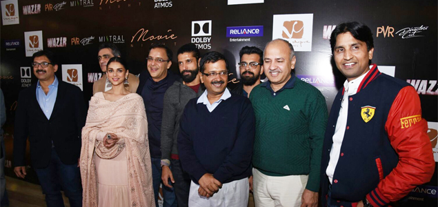 Kejriwal watches Wazir with star cast