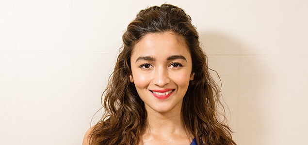 Not trying to look like a versatile actor, says Alia Bhatt