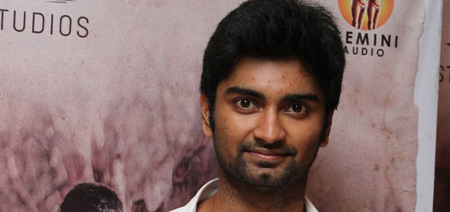 Atharvaa turns a student in Othaikku Othai