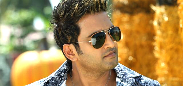 Santhanam to scare ghosts