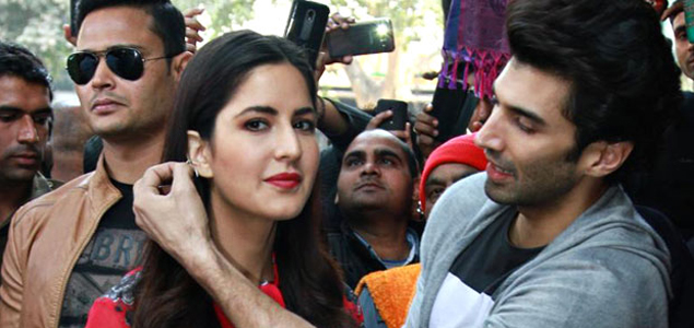 Aditya, Katrina go street shopping in Delhi