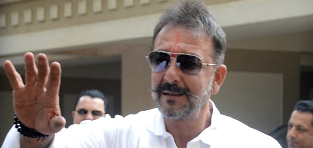 Free man Sanjay Dutt gets heros welcome at home