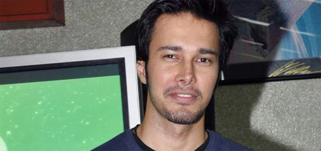 Rajneesh Duggall plays various parts as conman in Udanchhoo