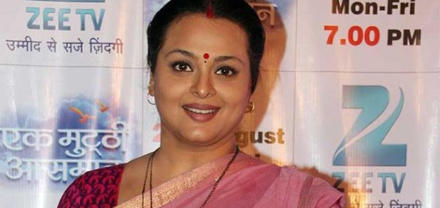 Shilpa Shirodkar slips on set, injures back