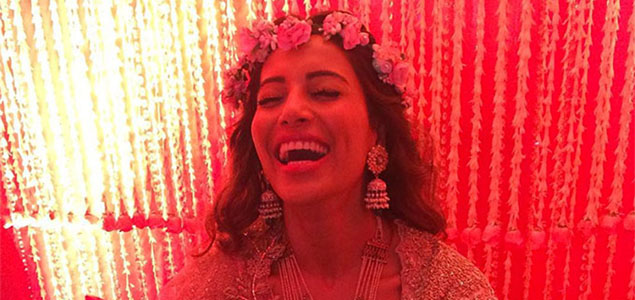 Bipasha picks floral, pink for Mehendi ceremony