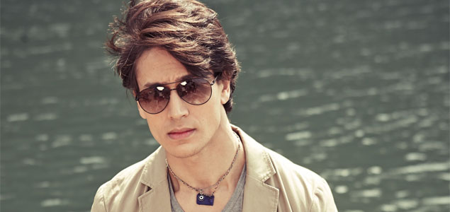 Tiger Shroff waiting for good script to work with father