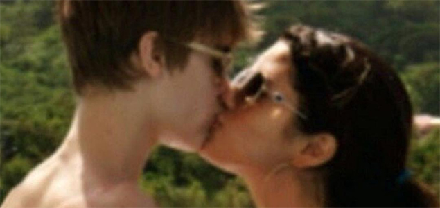 Bieber, Gomez kissing photo is Instagrams most liked