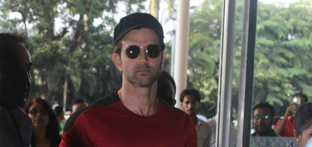 Hrithik Roshan joins hand with transgender band for a cause