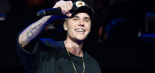 Bieber laughs off his stage fall 