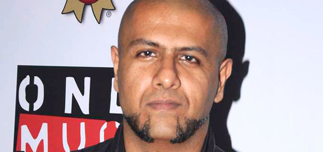 A tasteless joke wont affect Lataji, Sachins aura: Vishal Dadlani