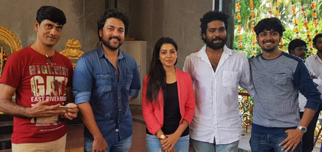 What is Thittam Pottu Thirudura Kootam about?