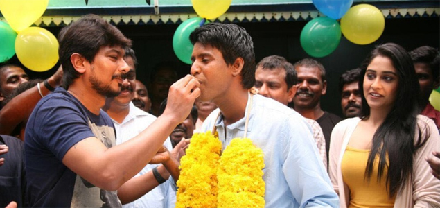 Soori celebrates his birthday on the sets of Udhayanidhi Stalin's next project 