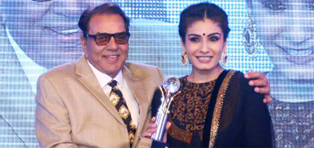 Raveena Tandon honoured to receive award from Dharmendra