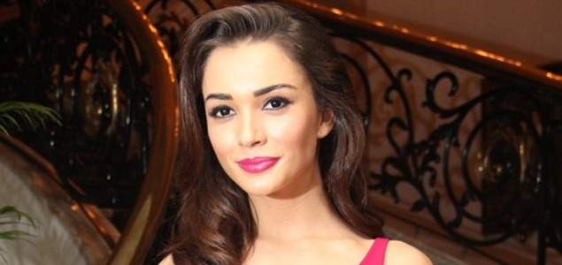 Amy Jackson to walk at London Fashion Week