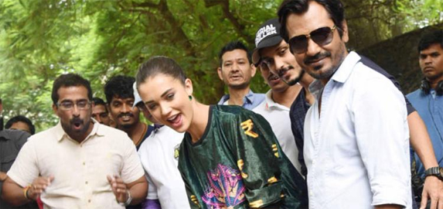 Nawazuddin, Amy promote Freaky Ali on Mumbai streets 