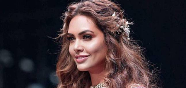 Esha Gupta turns showstopper at India Runway Week