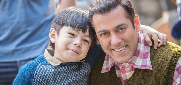 Salman introduces young co star from Tubelight