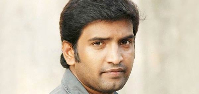 Santhanam caught in a brawl and injured