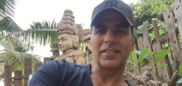 Akshay stresses on importance of having toilets in homes