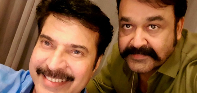 A selfie underlines friendship of superstars!