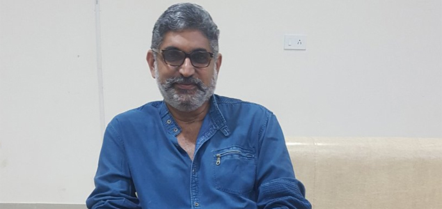 Suresh Menon to remake Pudhiya Mugam