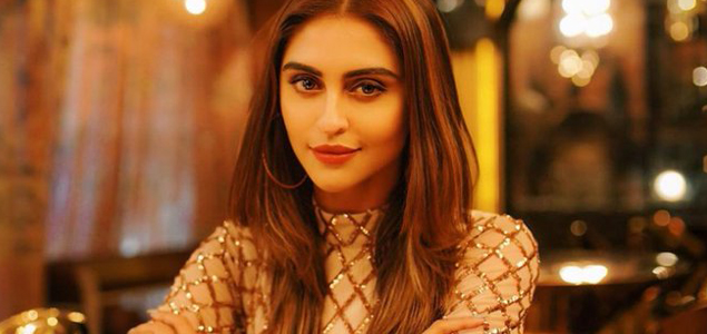 Krystle DSouza to make debut with Big B