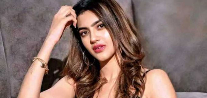 Kashika Kapoor set to make Hindi debut