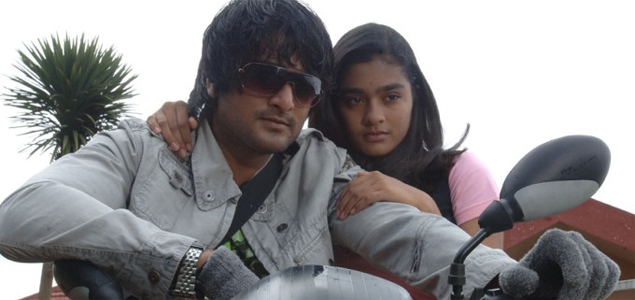 Yen Ippadi Mayakkinai Tamil Movie