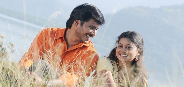 Paakkanum Pola Irukku Tamil Movie